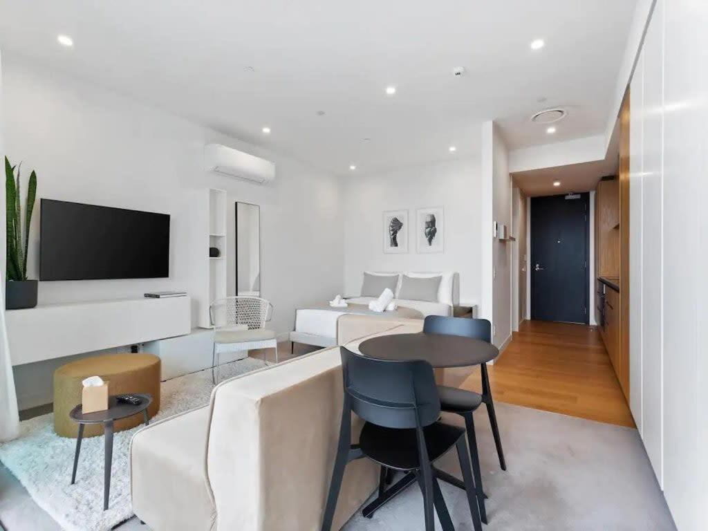 Sleek Modern Studio With Balcony Окленд Экстерьер фото