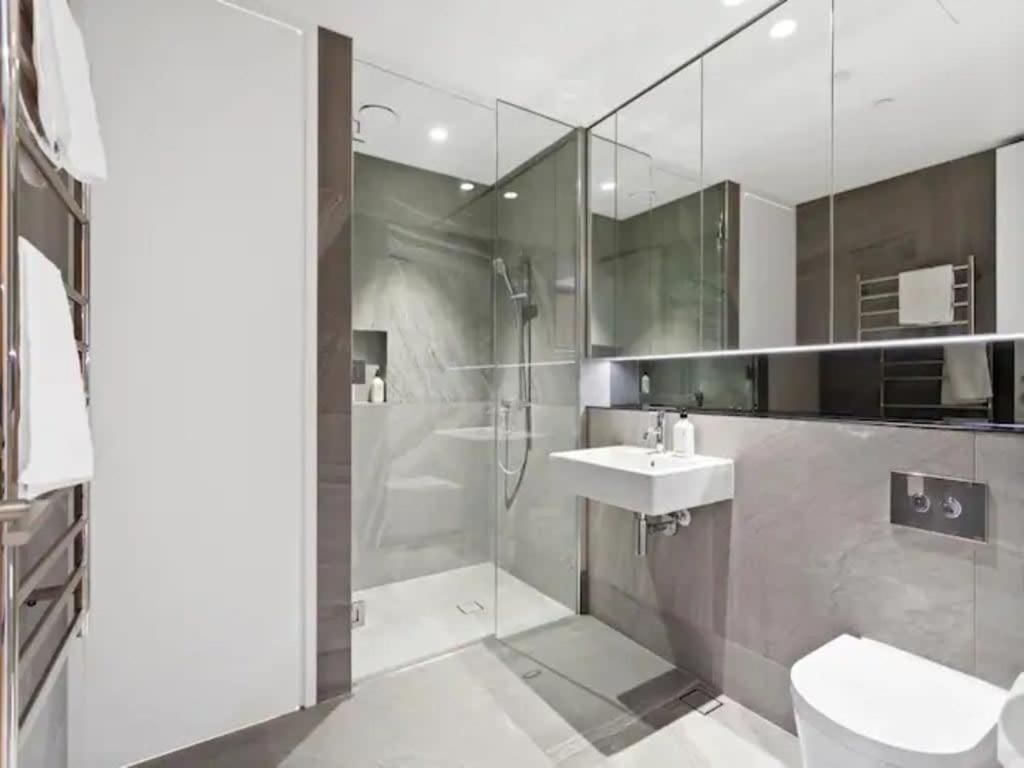 Sleek Modern Studio With Balcony Окленд Экстерьер фото